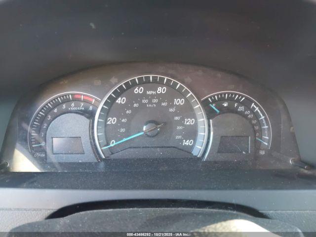 Toyota Camry Le Image 5