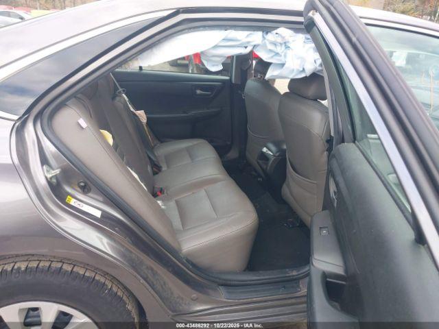 Toyota Camry Le Image 12