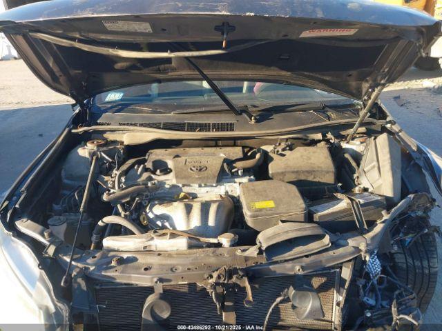 Toyota Camry Le Image 10