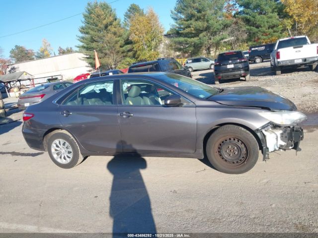 Toyota Camry Le Image 14