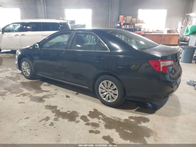 Toyota Camry Le Image 3