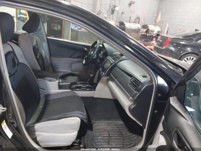 Toyota Camry Le Image 11