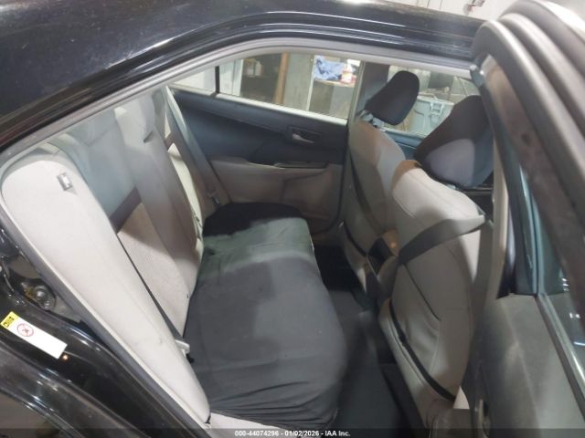 Toyota Camry Le Image 4