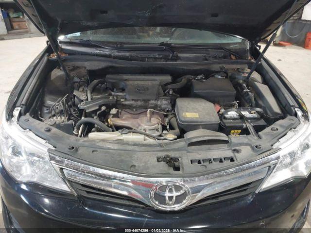 Toyota Camry Le Image 8