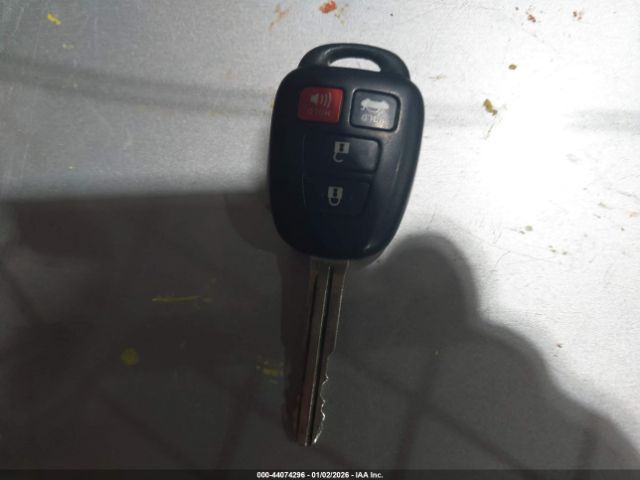 Toyota Camry Le Image 7