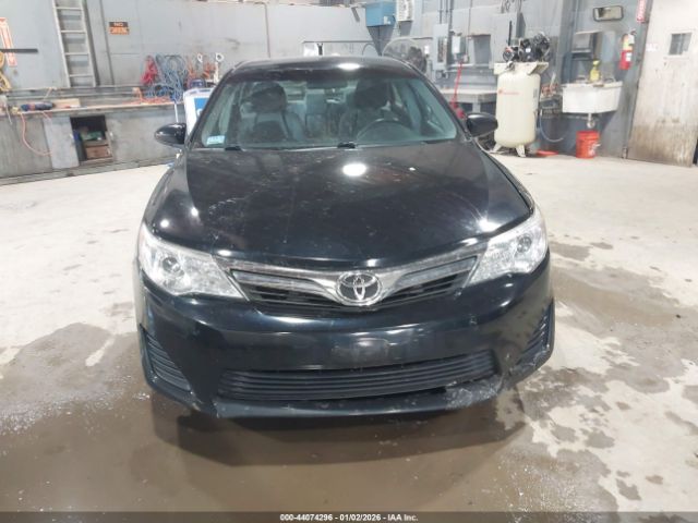 Toyota Camry Le Image 14