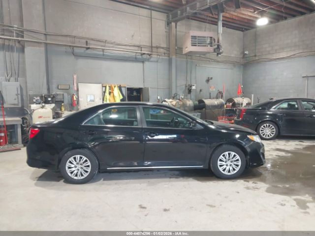 Toyota Camry Le Image 5