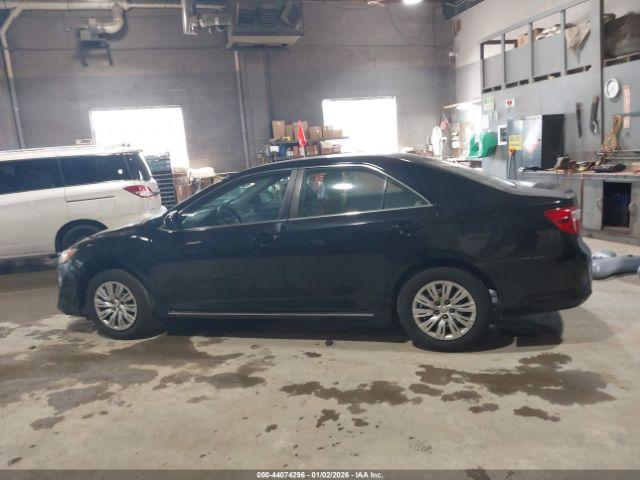 Toyota Camry Le Image 15