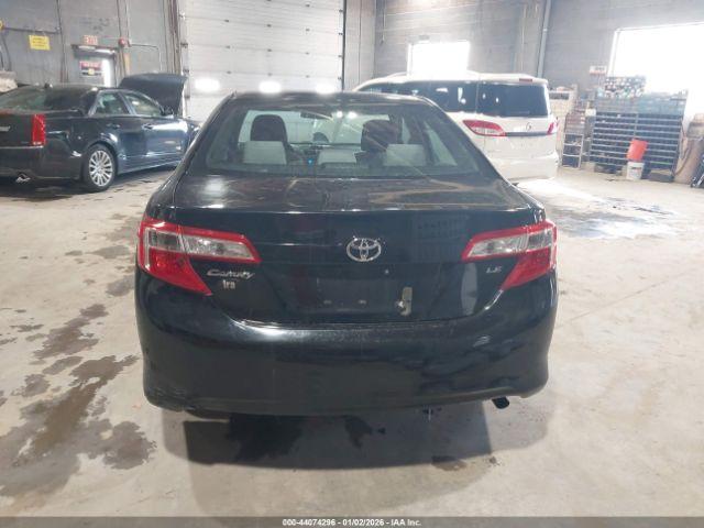 Toyota Camry Le Image 12