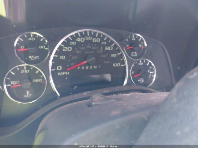 Chevrolet Express Work Van Image 9