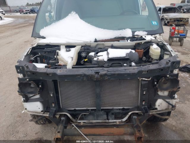 Chevrolet Express Work Van Image 7