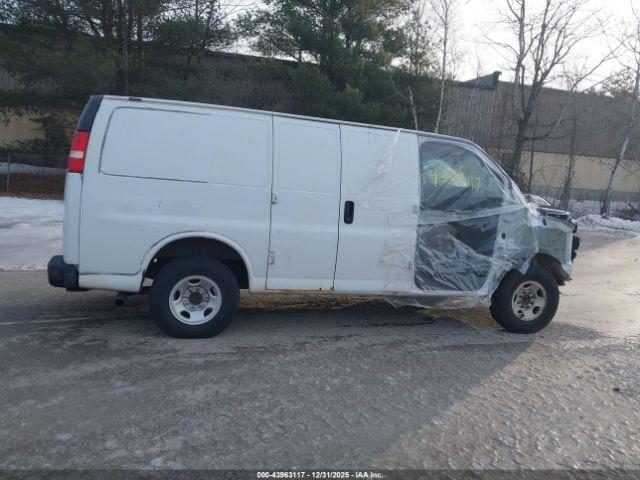 Chevrolet Express Work Van Image 16