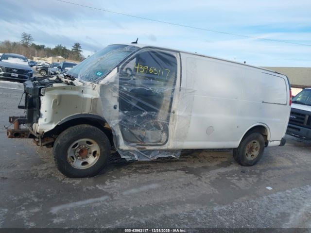Chevrolet Express Work Van Image 14