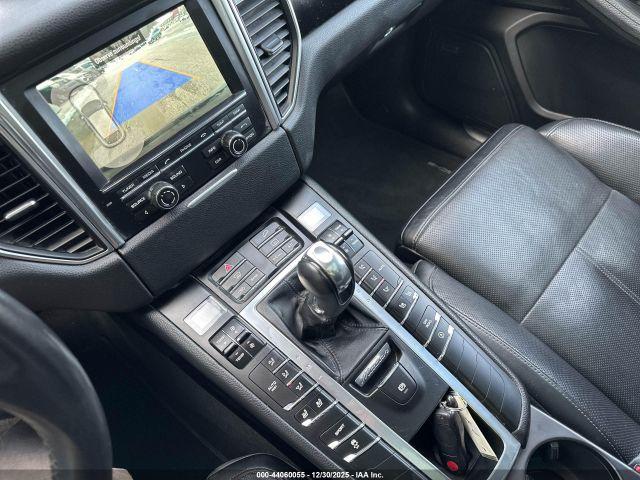 Porsche Macan S Image 10