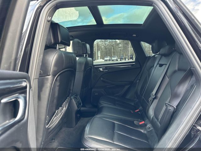 Porsche Macan S Image 7