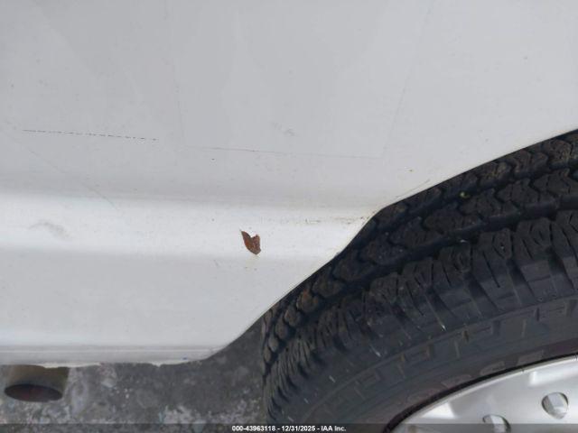 Ford E-250 Commercial Image 13