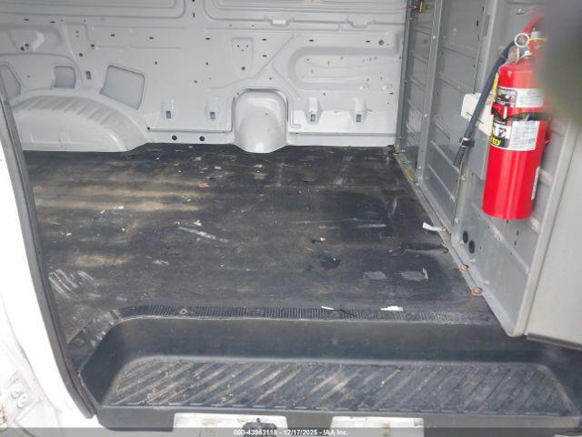 Ford E-250 Commercial Image 14