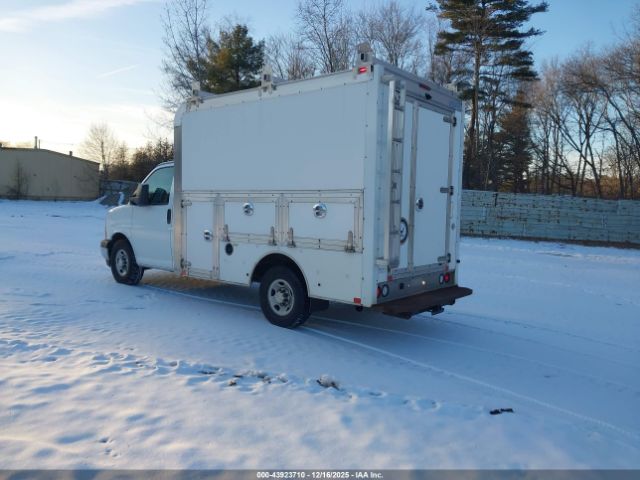 Chevrolet Express Work Van Image 3