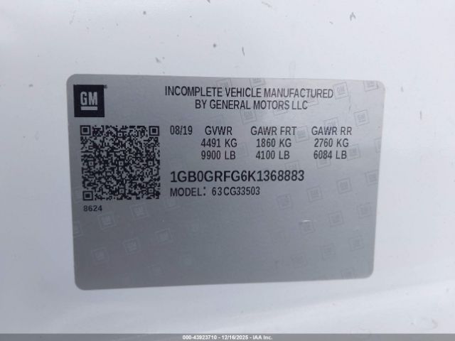 Chevrolet Express Work Van Image 7