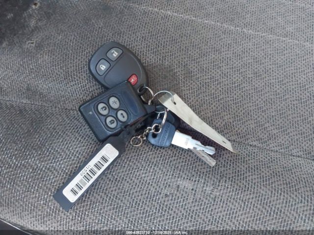 Chevrolet Express Work Van Image 9