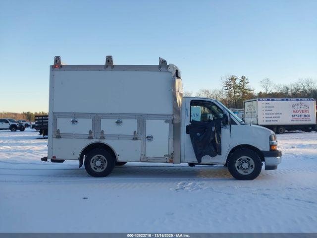 Chevrolet Express Work Van Image 15