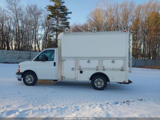 Chevrolet Express Work Van Image 13