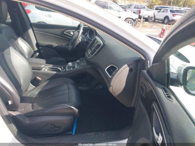 Chrysler 200 C Image 11