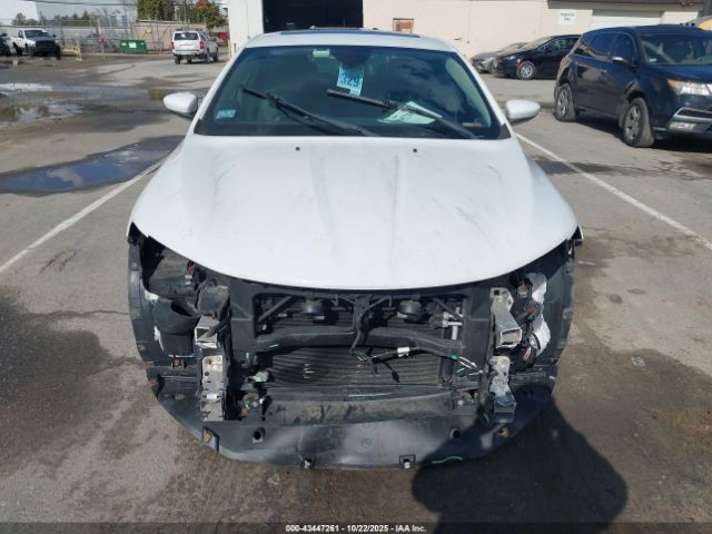 Chrysler 200 C Image 2