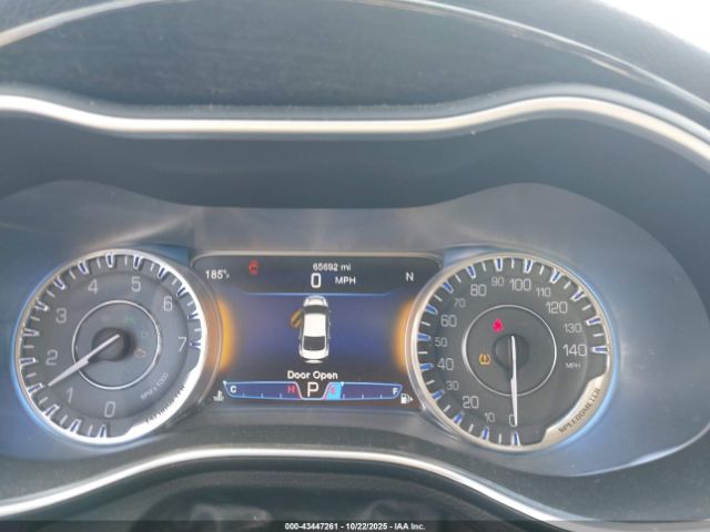 Chrysler 200 C Image 3