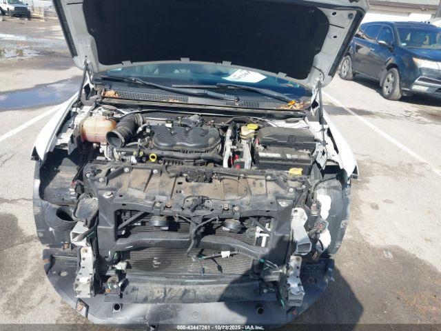 Chrysler 200 C Image 4