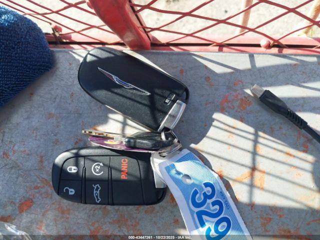 Chrysler 200 C Image 6