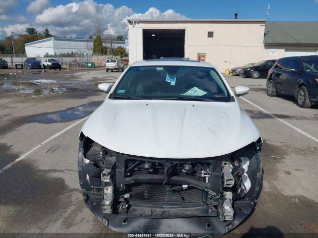 Chrysler 200 C Image 13