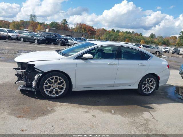 Chrysler 200 C Image 8