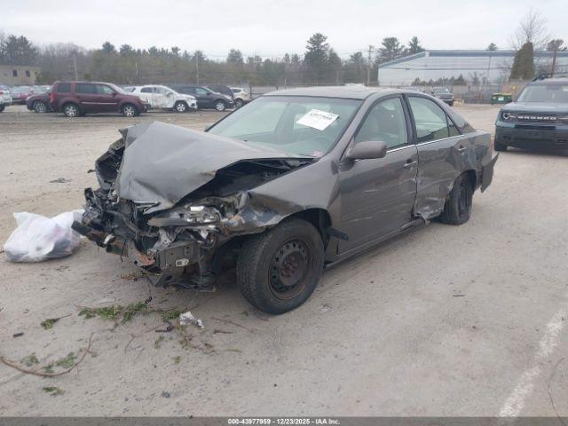 Toyota Camry Le Image 6