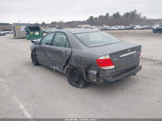 Toyota Camry Le Image 3