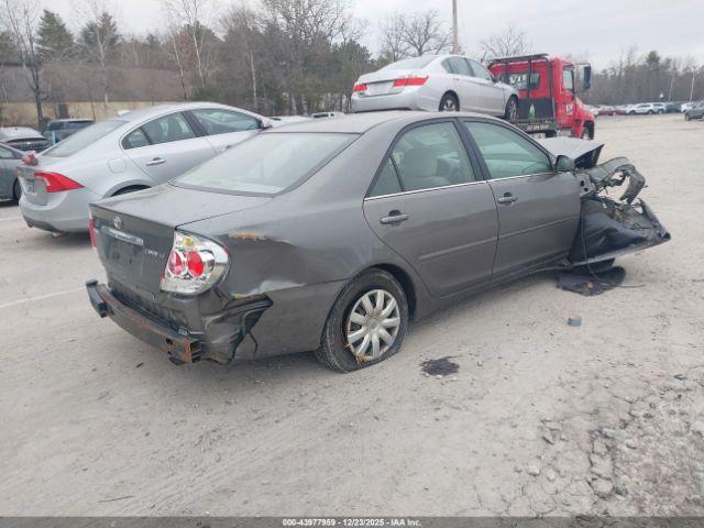 Toyota Camry Le Image 4