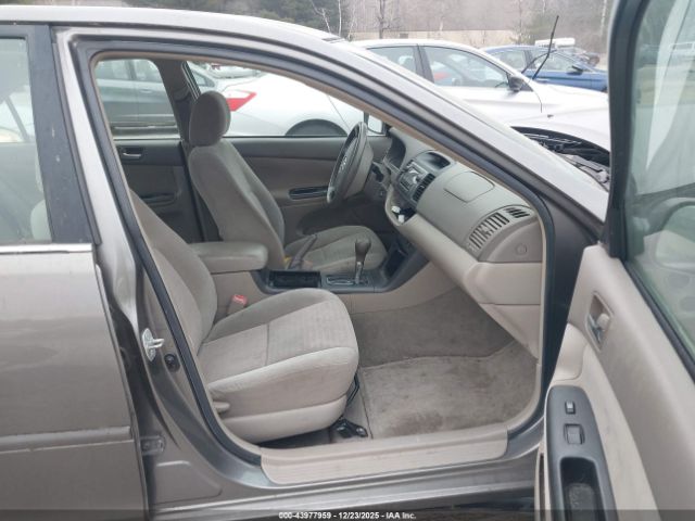 Toyota Camry Le Image 13