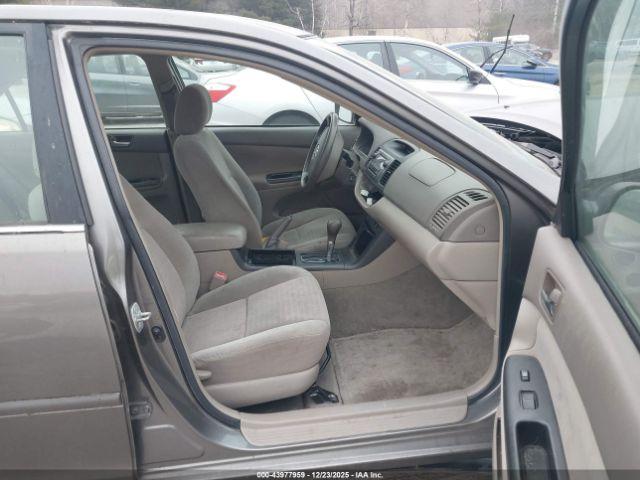 Toyota Camry Le Image 13