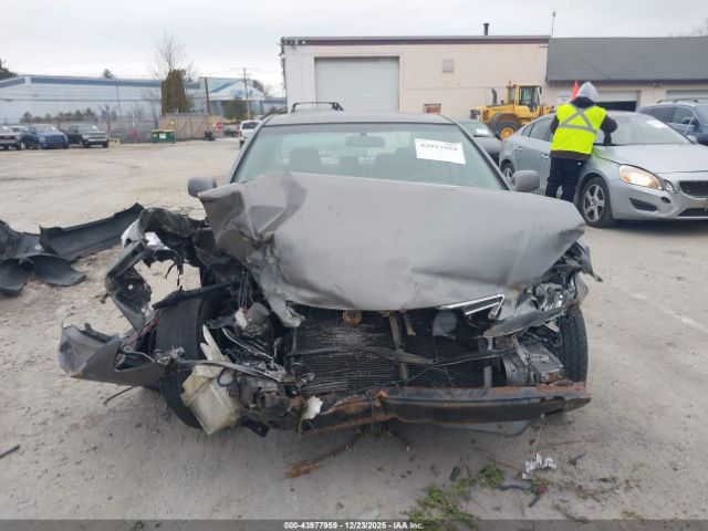 Toyota Camry Le Image 5