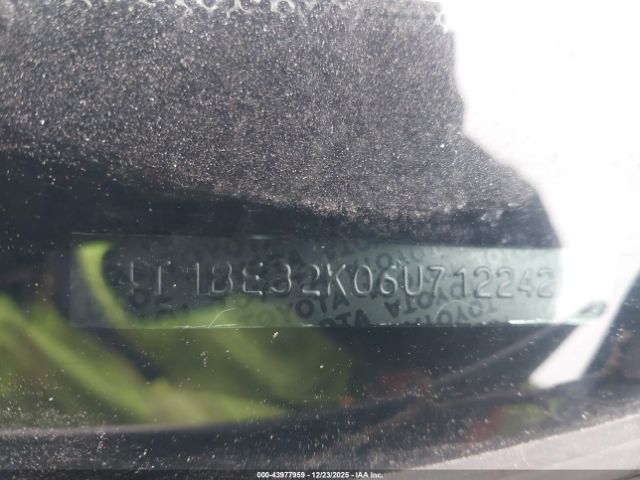 Toyota Camry Le Image 12