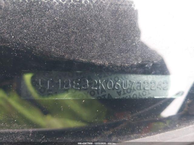 Toyota Camry Le Image 12