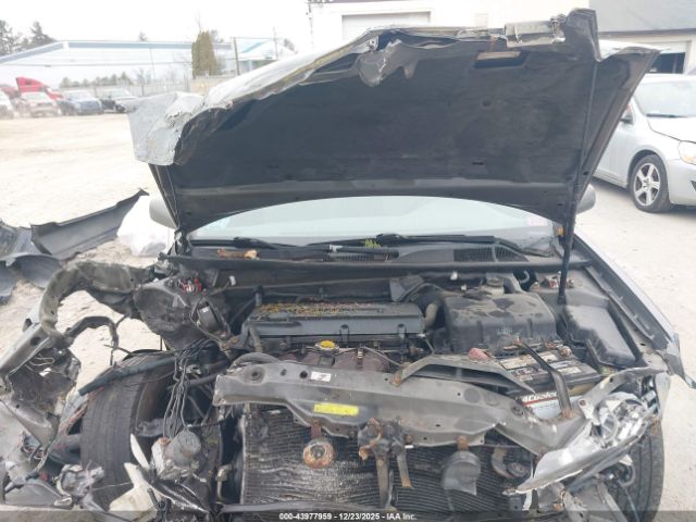 Toyota Camry Le Image 10