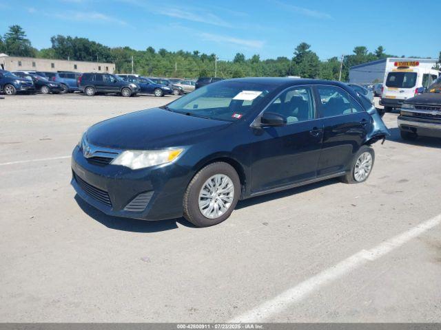 Toyota Camry Le Image 7