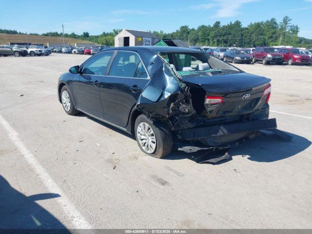 Toyota Camry Le Image 3