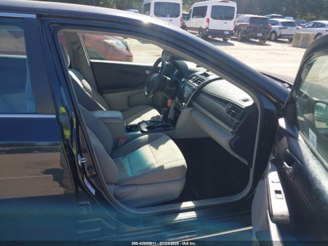 Toyota Camry Le Image 4