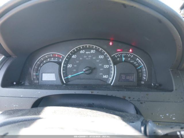 Toyota Camry Le Image 13