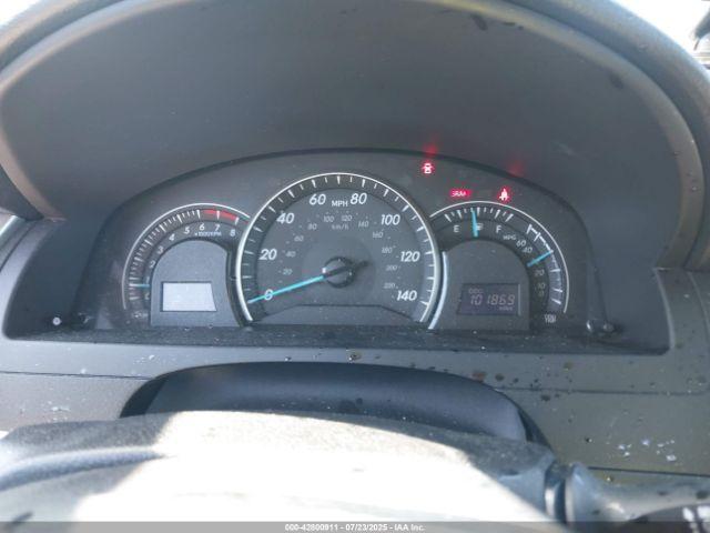 Toyota Camry Le Image 13