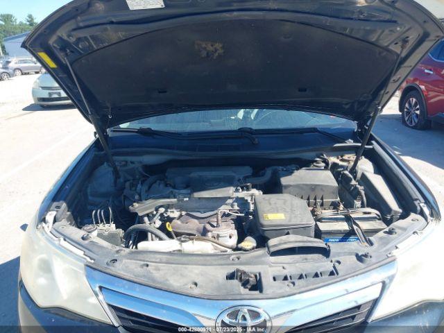Toyota Camry Le Image 6