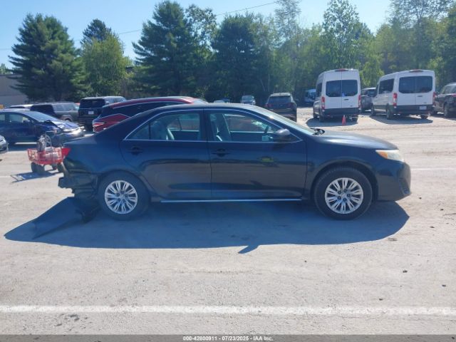 Toyota Camry Le Image 8