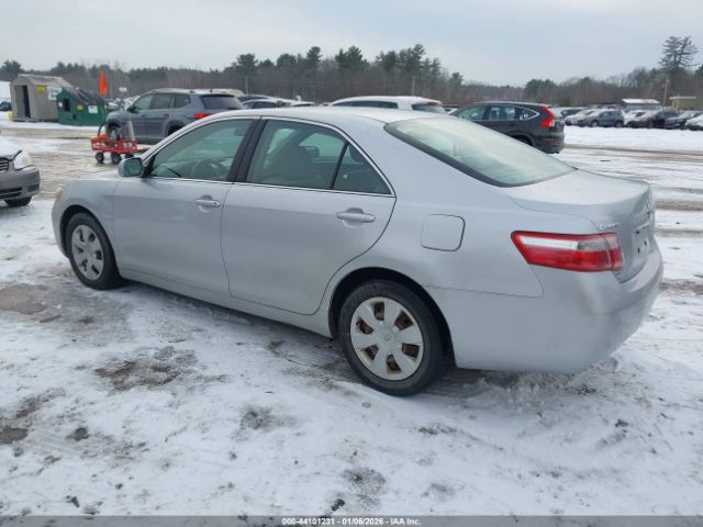 Toyota Camry Le Image 3